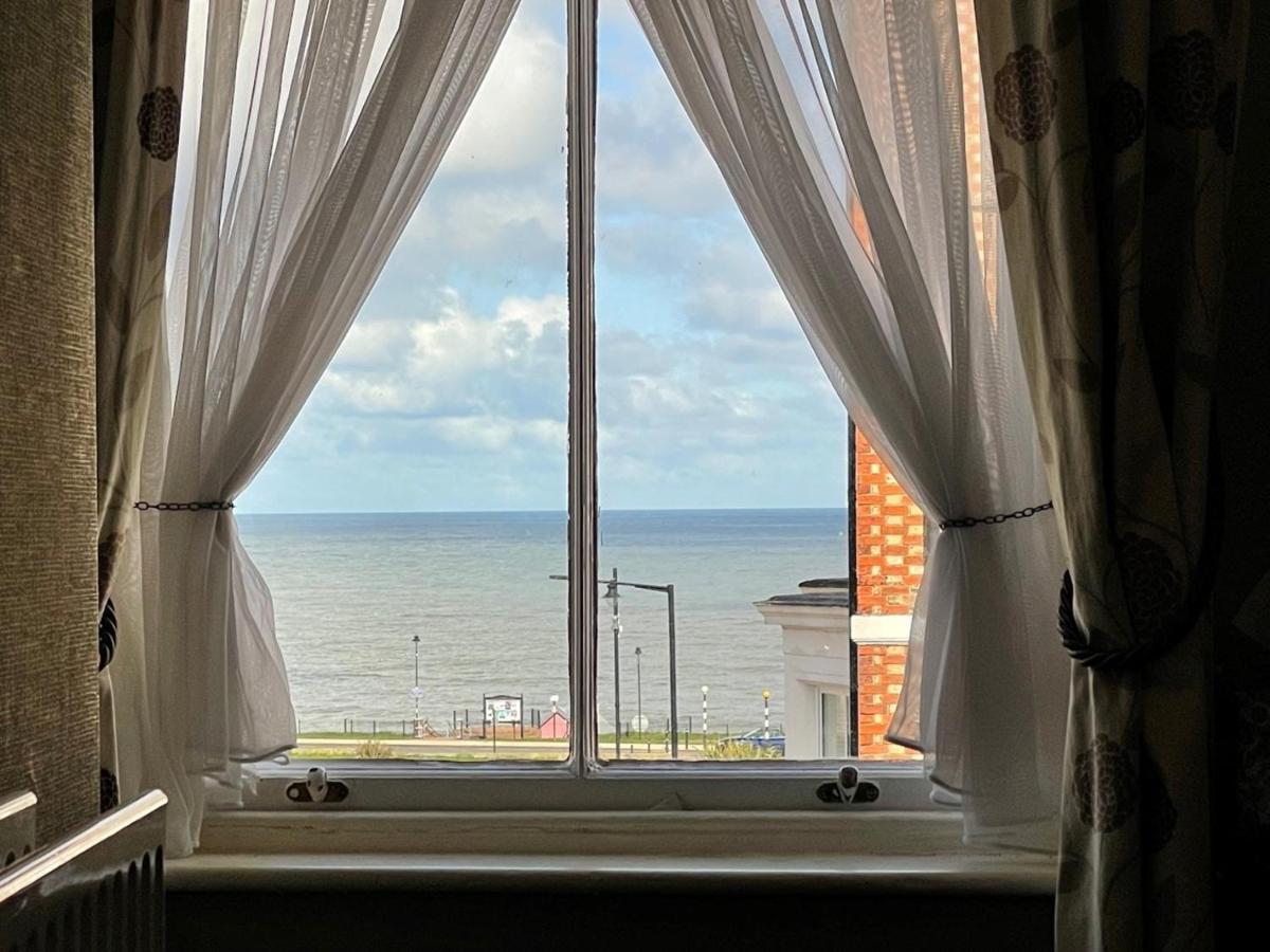 The Captain'S Lodge Room Only Accommodation Whitby Exterior photo