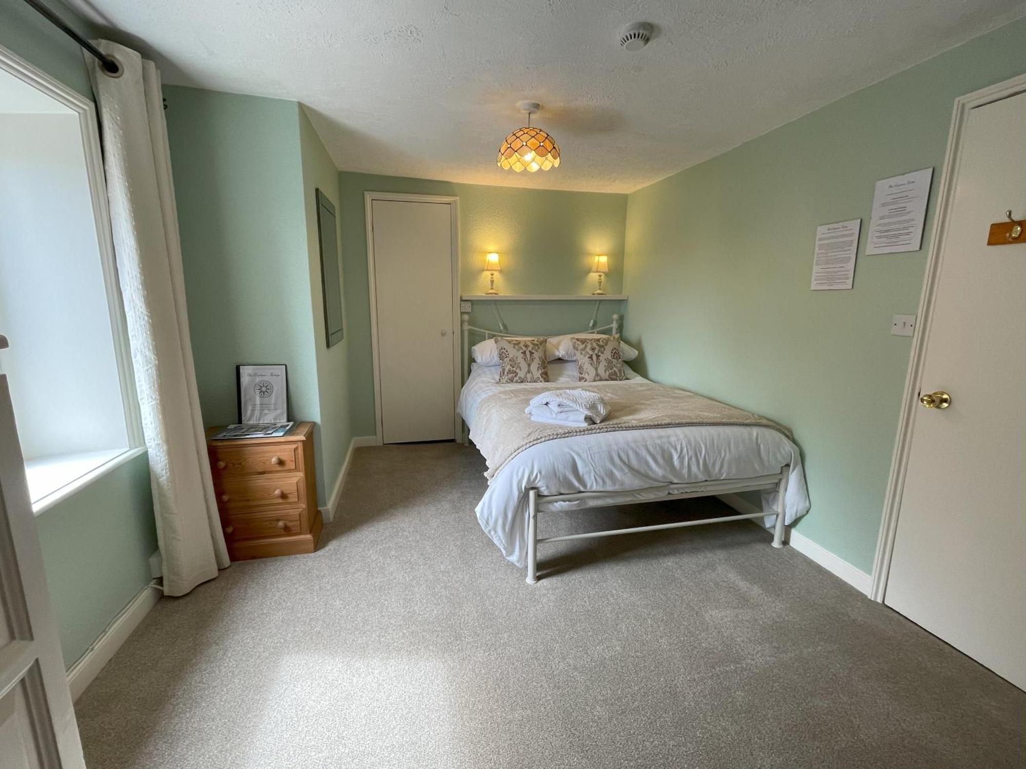 The Captain'S Lodge Room Only Accommodation Whitby Exterior photo