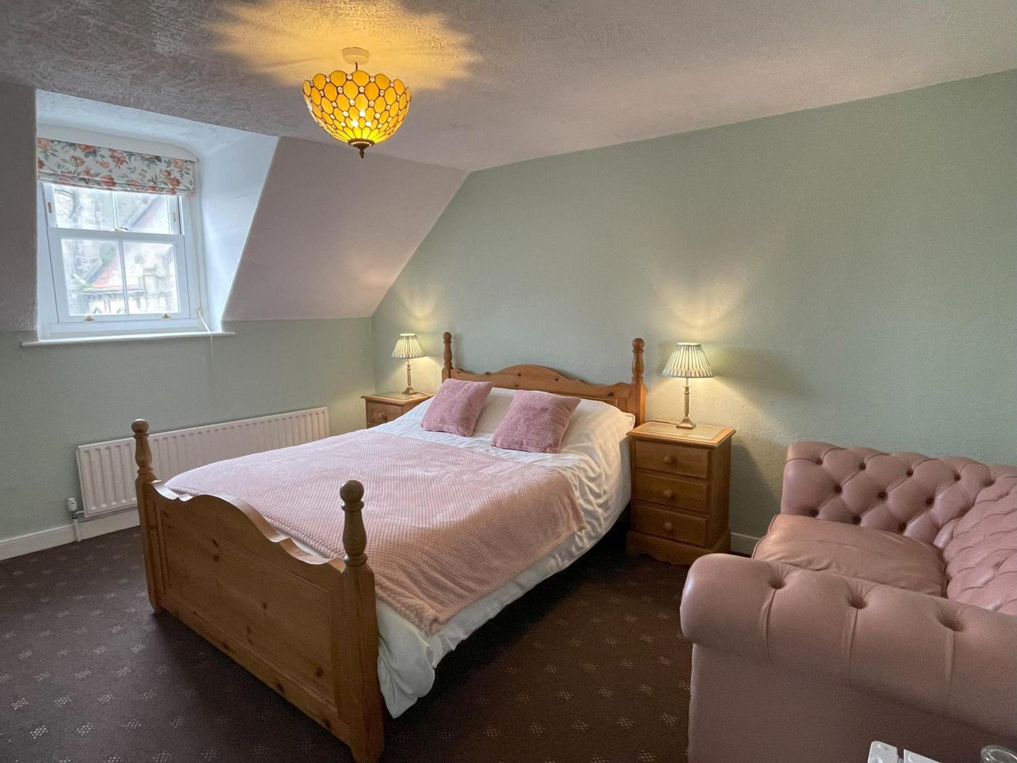 The Captain'S Lodge Room Only Accommodation Whitby Exterior photo