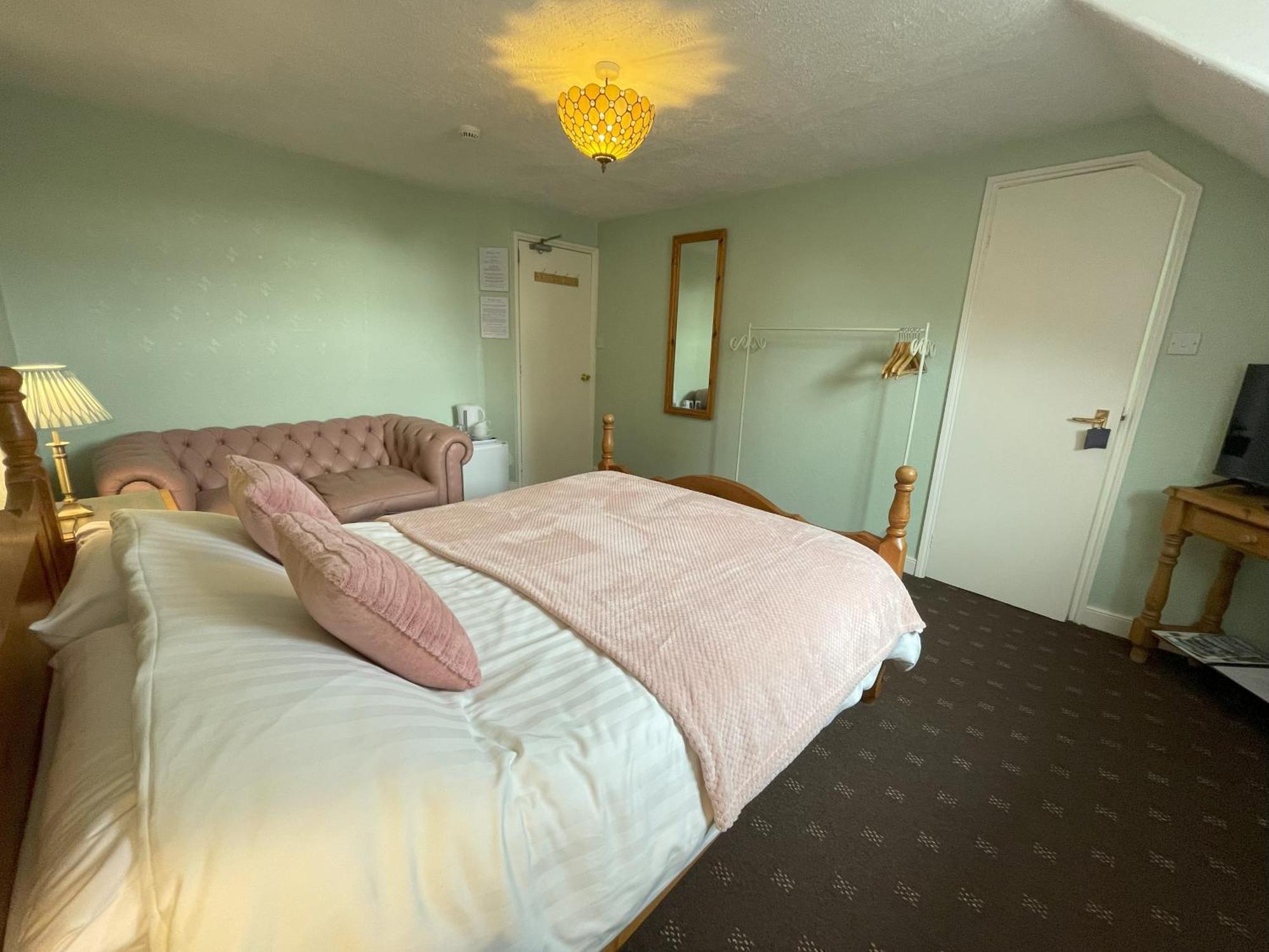 The Captain'S Lodge Room Only Accommodation Whitby Exterior photo