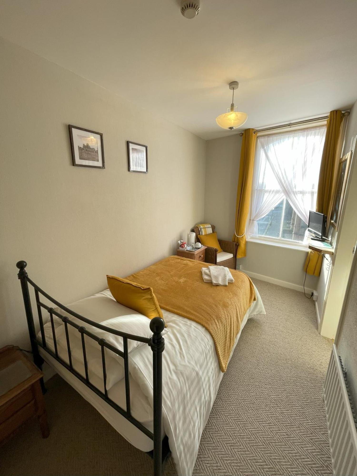 The Captain'S Lodge Room Only Accommodation Whitby Exterior photo