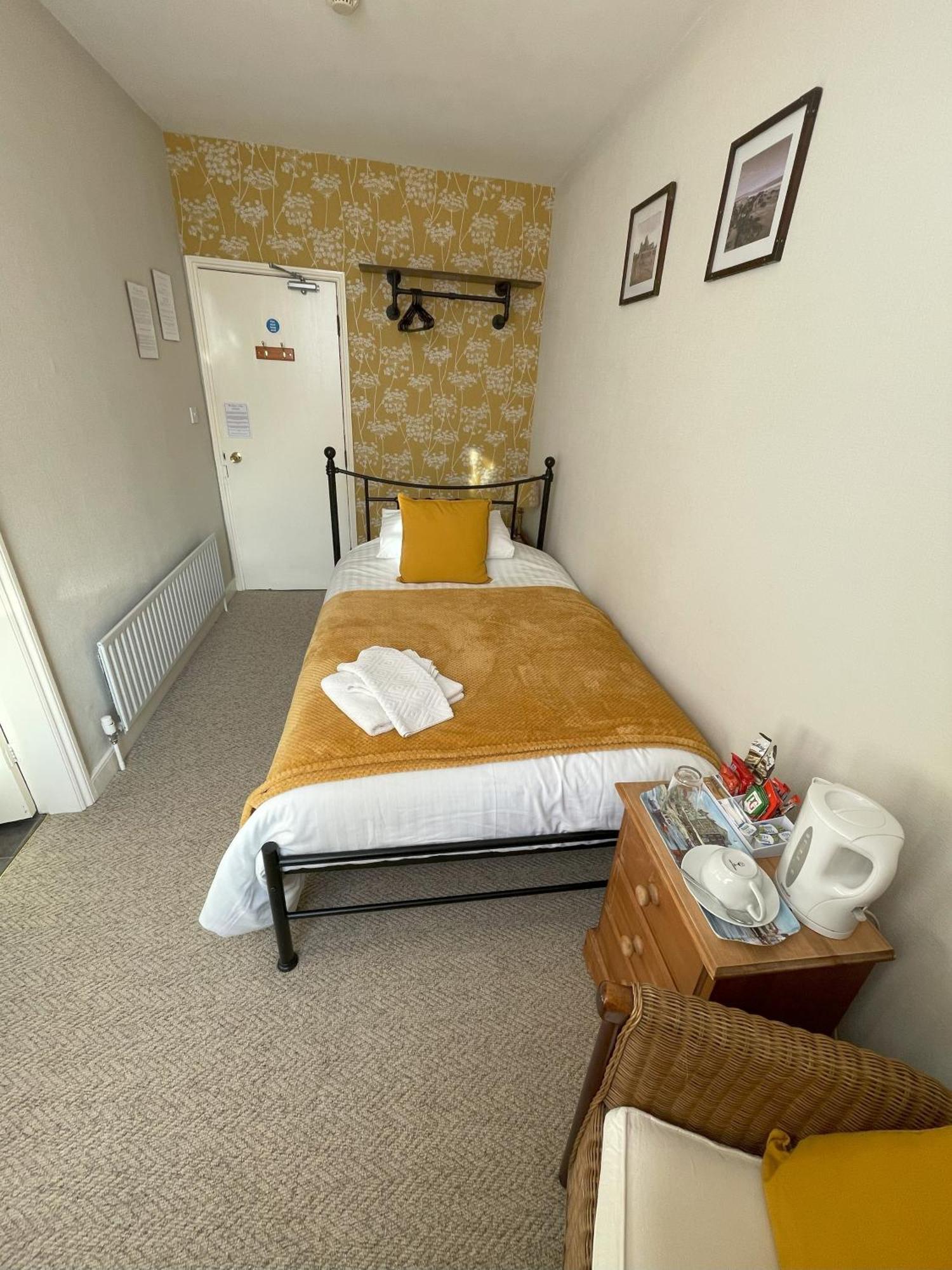 The Captain'S Lodge Room Only Accommodation Whitby Exterior photo