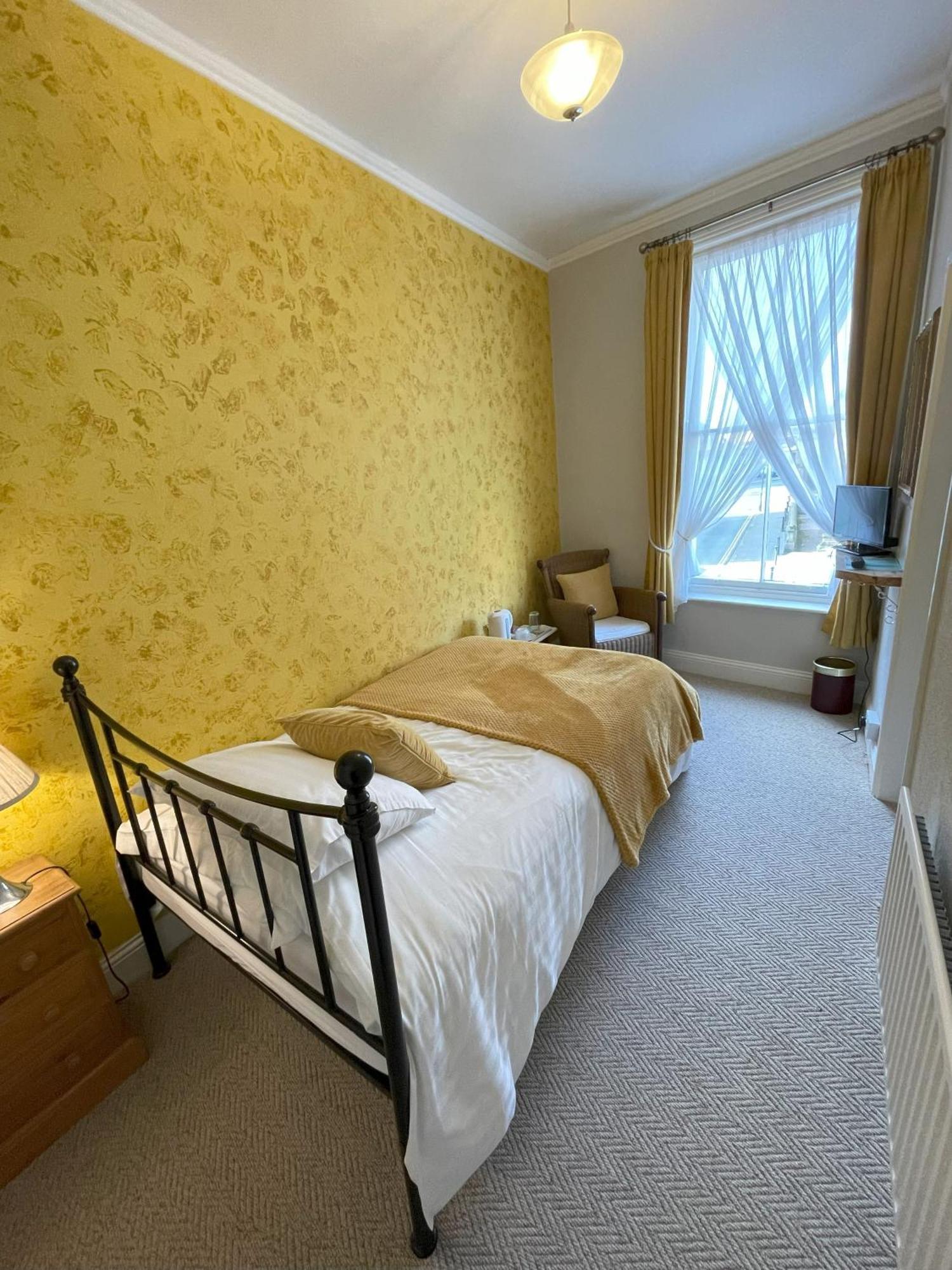 The Captain'S Lodge Room Only Accommodation Whitby Exterior photo