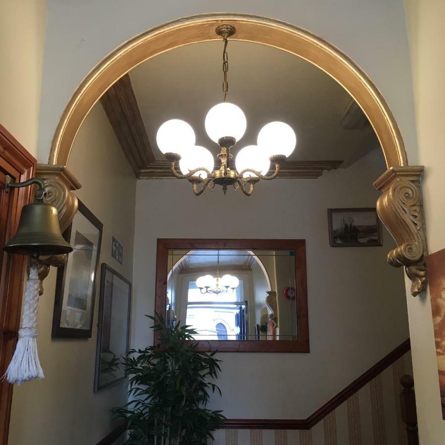 The Captain'S Lodge Room Only Accommodation Whitby Exterior photo